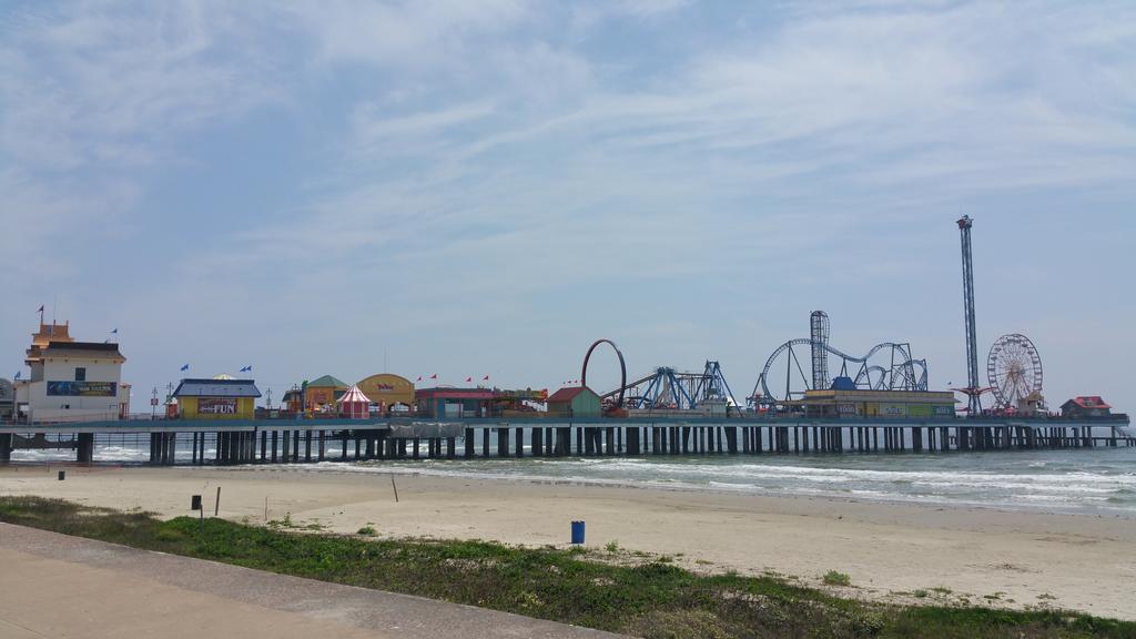 Private Beach -- Away From The Crowds - Ocean Views -Short Drive To Moody Gardens, Schlitter Bahn, Pleasure Pier ガルベストン エクステリア 写真
